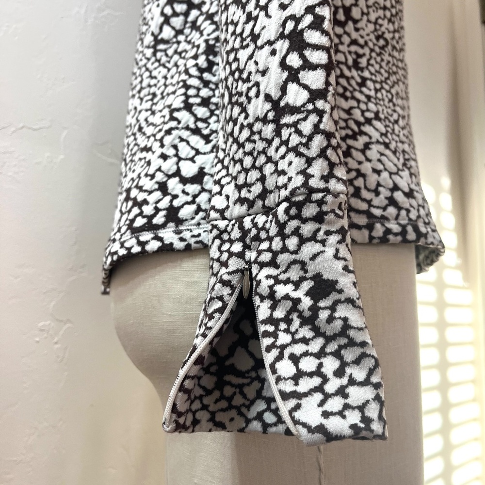 Lucy 1/2 zip animal print jersey pullover - Picture 5 of 8